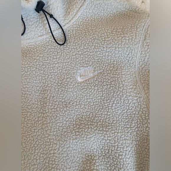 Nike Sportswear Sport Essentials Plus High-Pile Fleece Pullover Hoodie - Picture 8 of 11